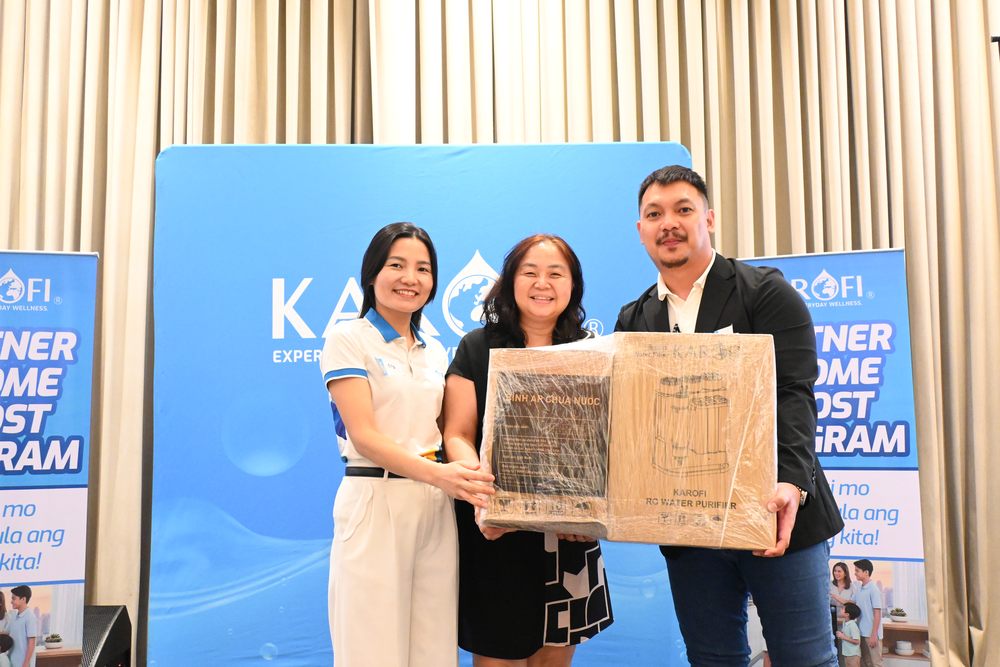 Lucky draw winner with a Karofi U05 water purifier